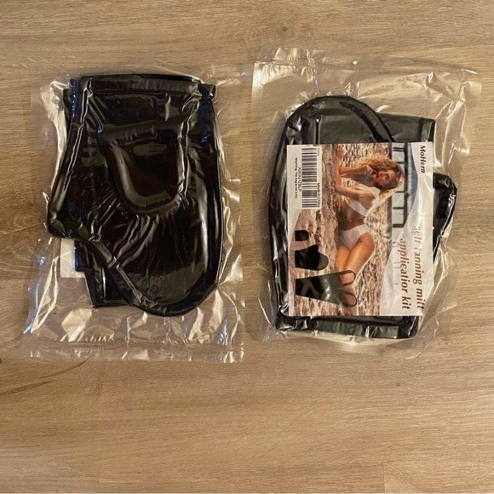 🆓 With $15 Purchase: NWT Two Packs of Tanning Gloves 3 Pieces in Each